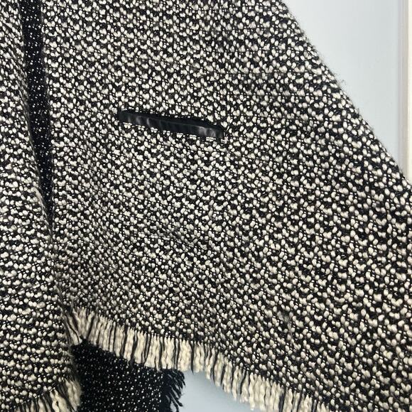 Chico's Jayne Fringe Wool Blend Ruana One Size OS Black White Wrap Pocket Boho - Picture 4 of 16